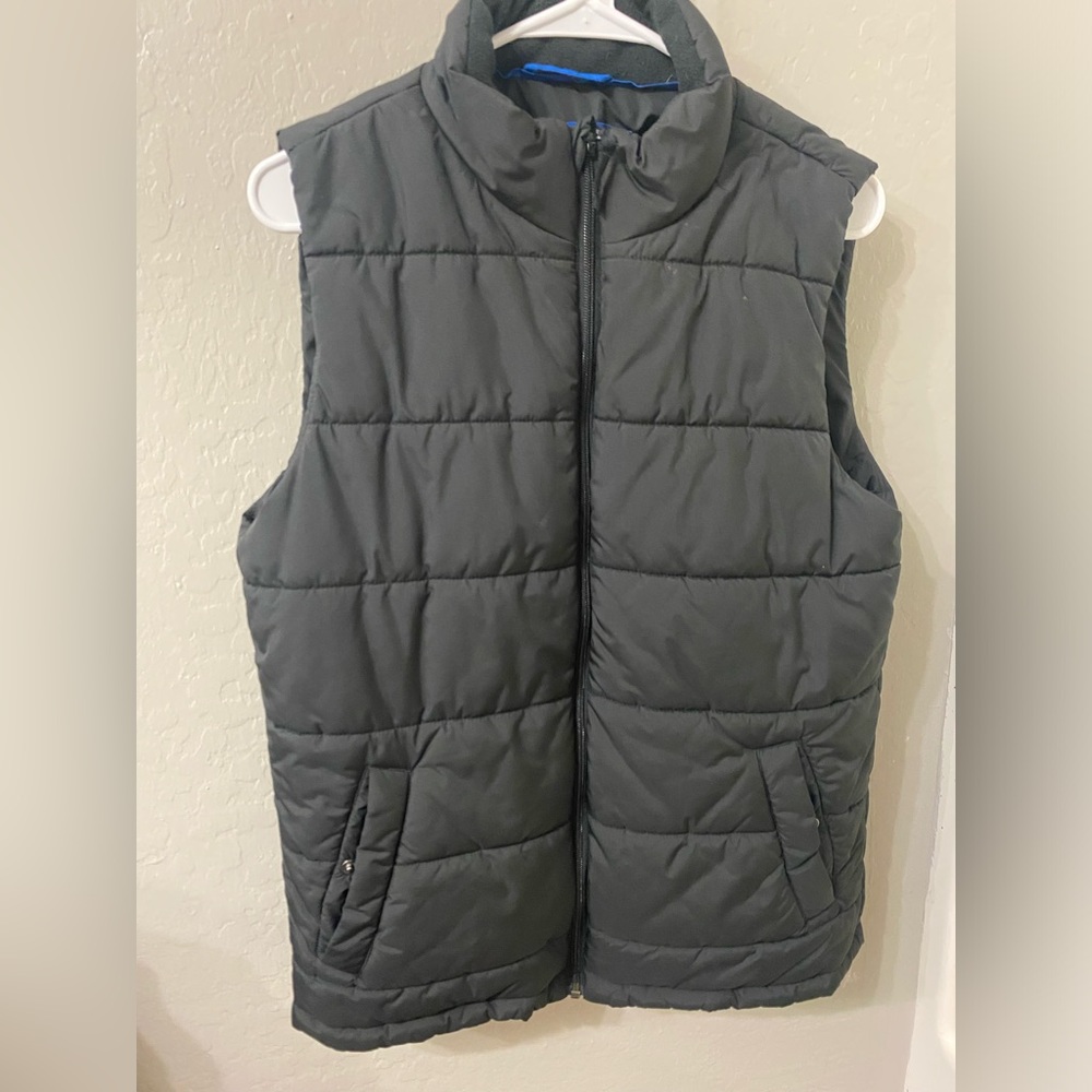 Amazon essentials puffer vest